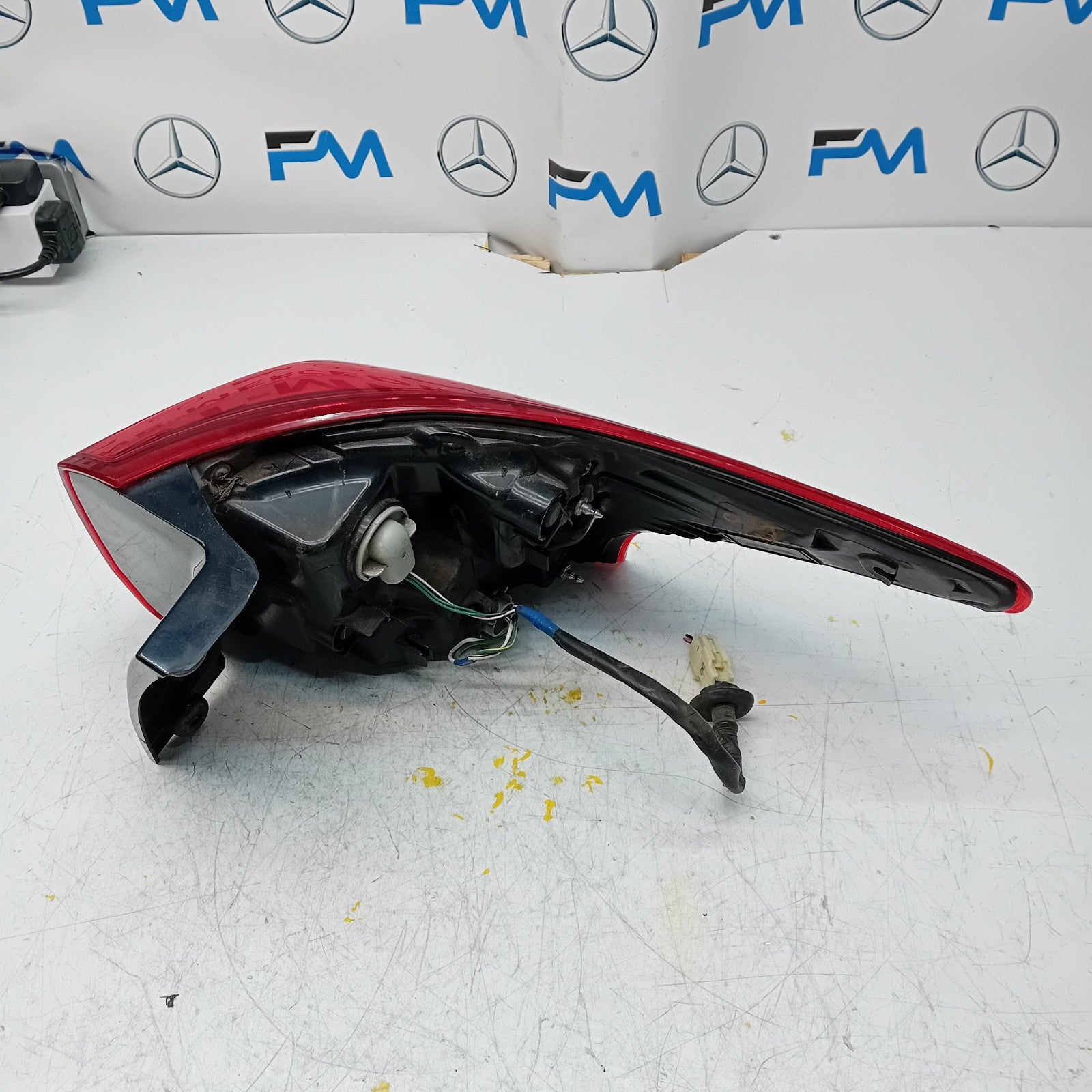 MITSUBISHI OUTLANDER MK3 2015-19 PASSENGER SIDE NS OUTER REAR TAIL LIGHT FMT143