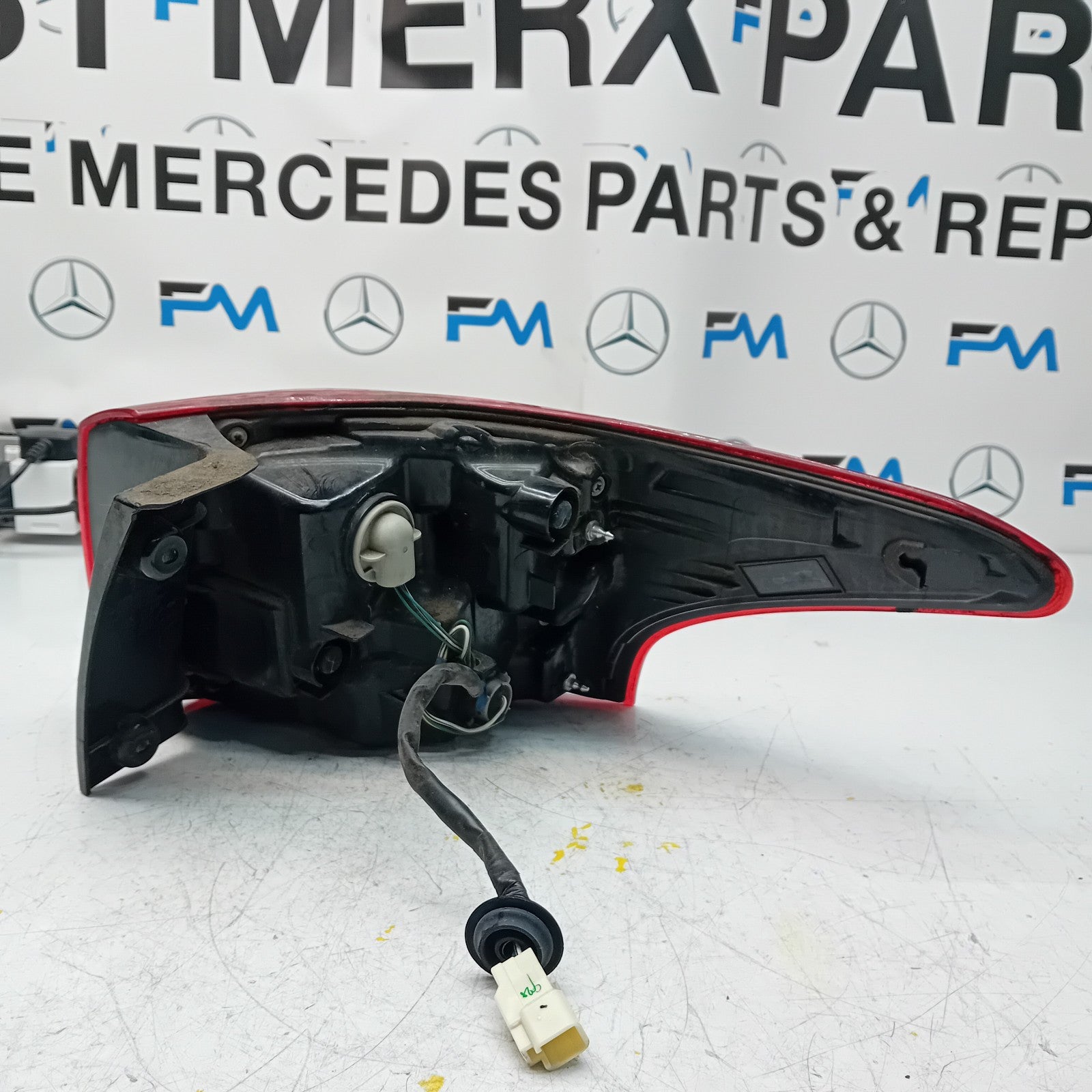 MITSUBISHI OUTLANDER MK3 2015-19 PASSENGER SIDE NS OUTER REAR TAIL LIGHT FMT135