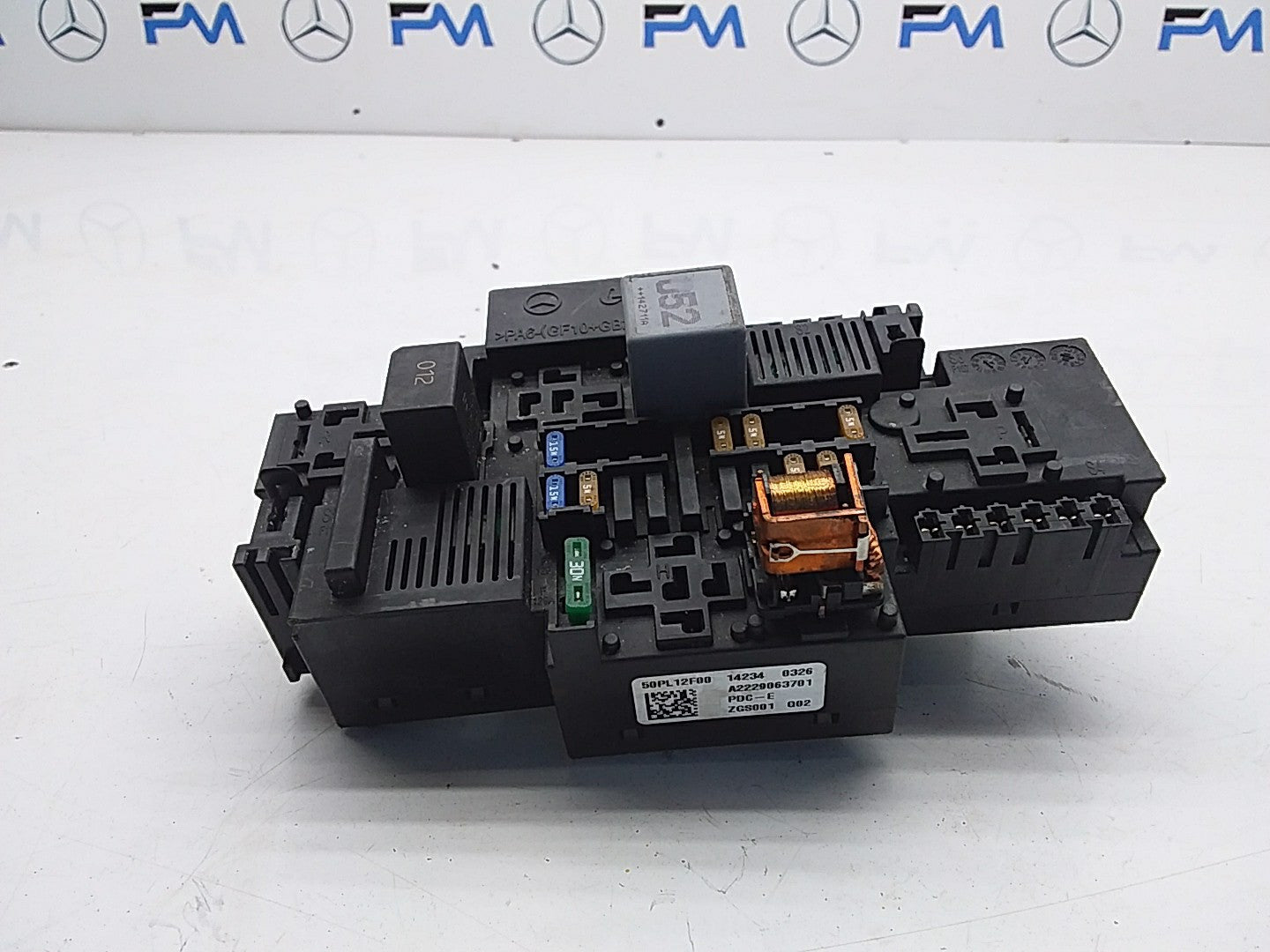 MERCEDES BENZ S-CLASS W222 FUSE BOX  A2229063701 FMF64