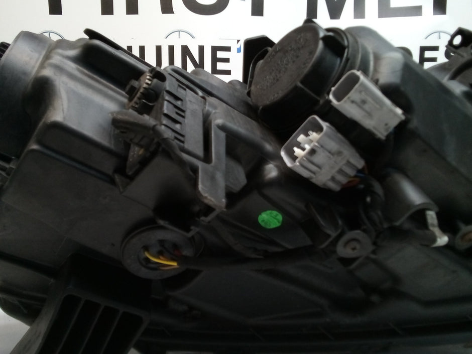 MITSUBISHI OUTLANDER MK3 2015 HEADLIGHT PASSENGER NS LEFT L0094I 086Q FMH169
