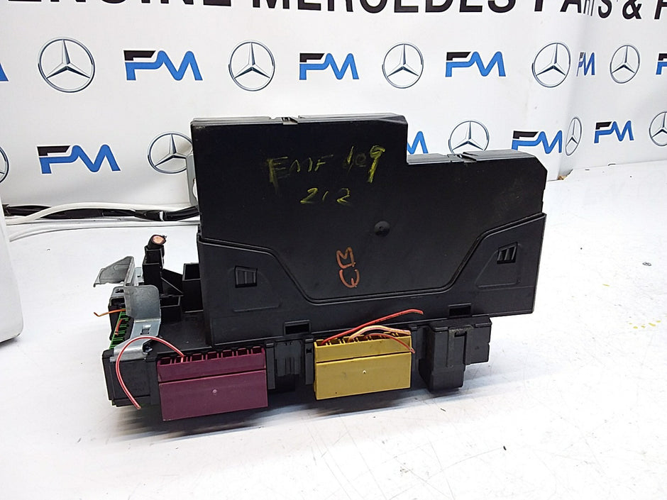 Mercedes E-CLASS W212 FUSE BOX RELAY  A2129003922 FMF109