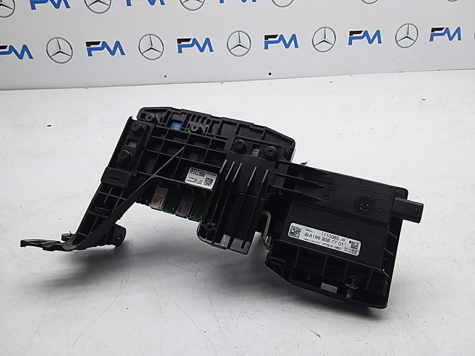 MERCEDES BENZ M-CLASS W166  FUSE RELAY BOX  A1669067701  FMF131