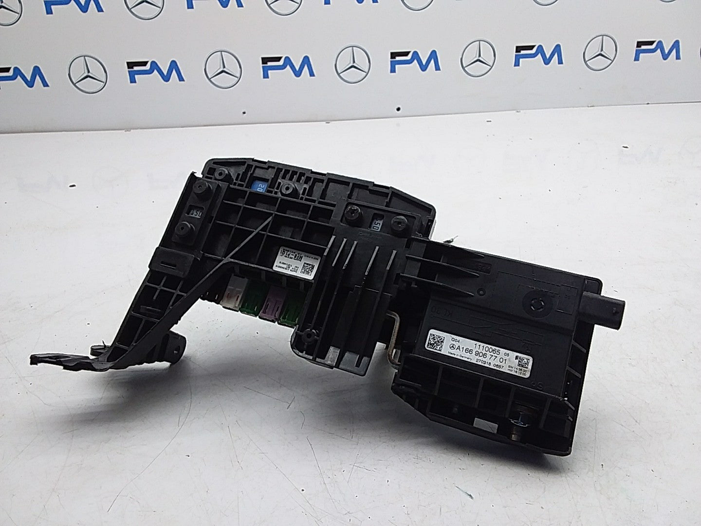MERCEDES BENZ M-CLASS W166  FUSE RELAY BOX  A1669067701  FMF131