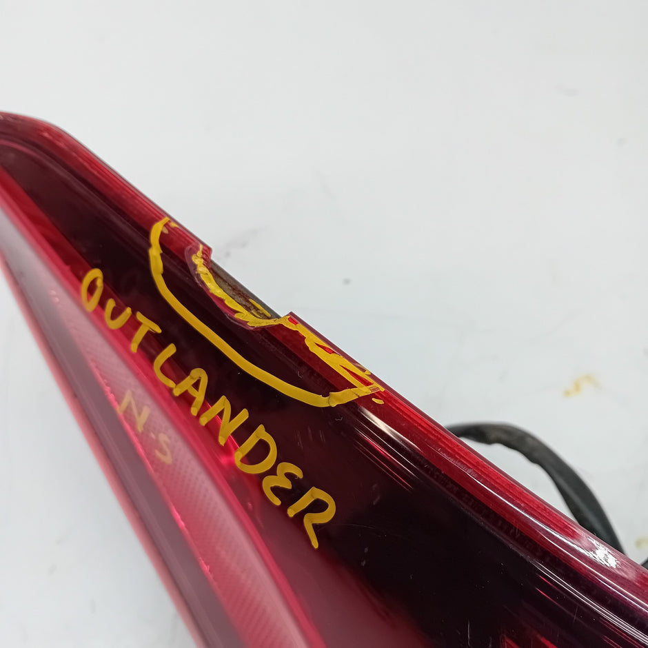 MITSUBISHI OUTLANDER MK3 2015-19 PASSENGER SIDE NS OUTER REAR TAIL LIGHT FMT139
