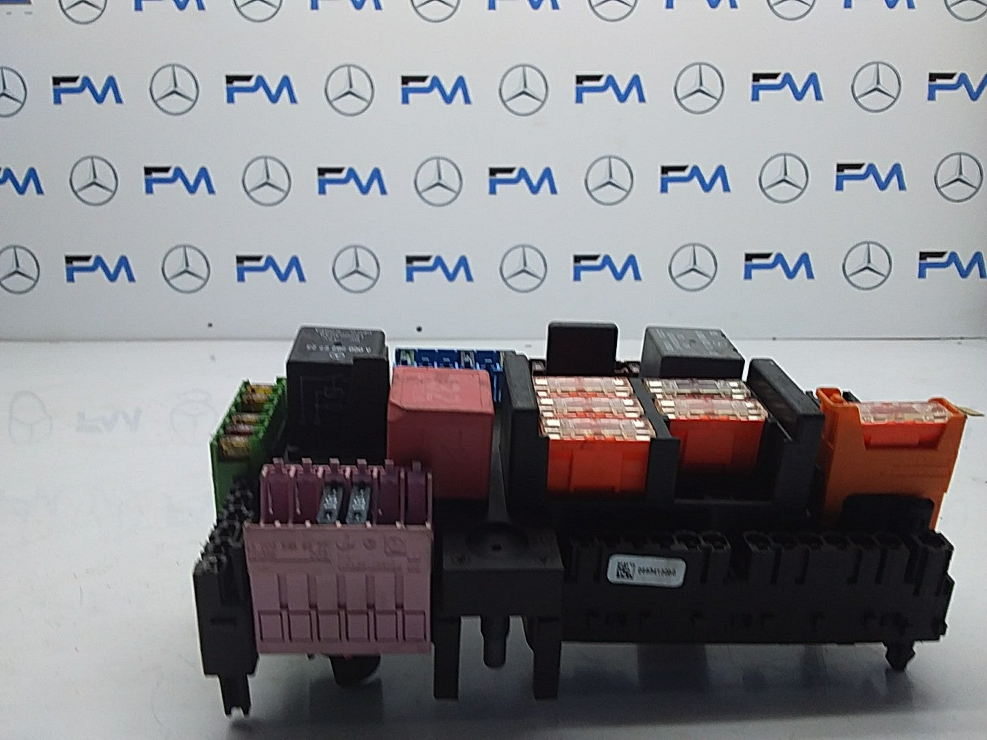 MERCEDES E-CLASS W213 2016 ONWARDS  FUSE RELAY BOX A2139068801  FMF58