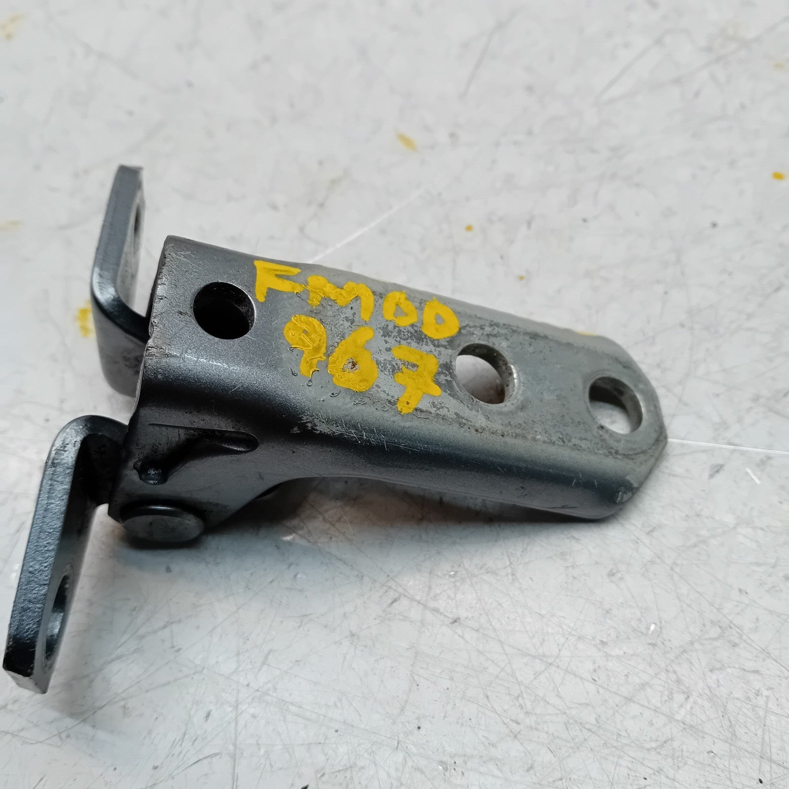 MITSUBISHI OUTLANDER MK3 RIGHT FRONT DOOR LOWER HINGE PANEL A204 A046834 FM00967