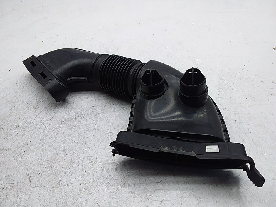 MERCEDES-BENZ E-CLASS A213 AIR INTAKE TUBE A6540940097 FMI05
