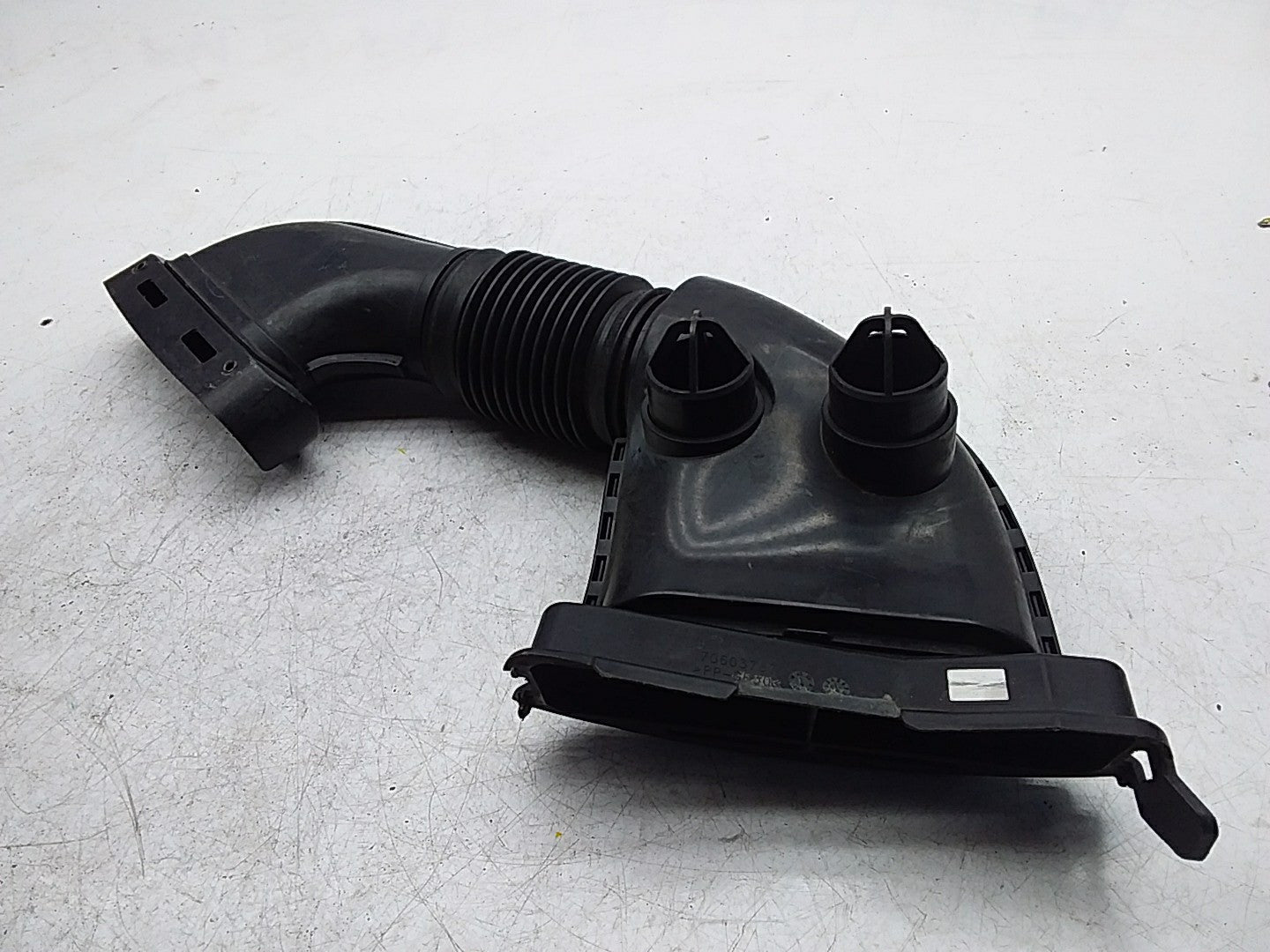 MERCEDES-BENZ E-CLASS A213 AIR INTAKE TUBE A6540940097 FMI05