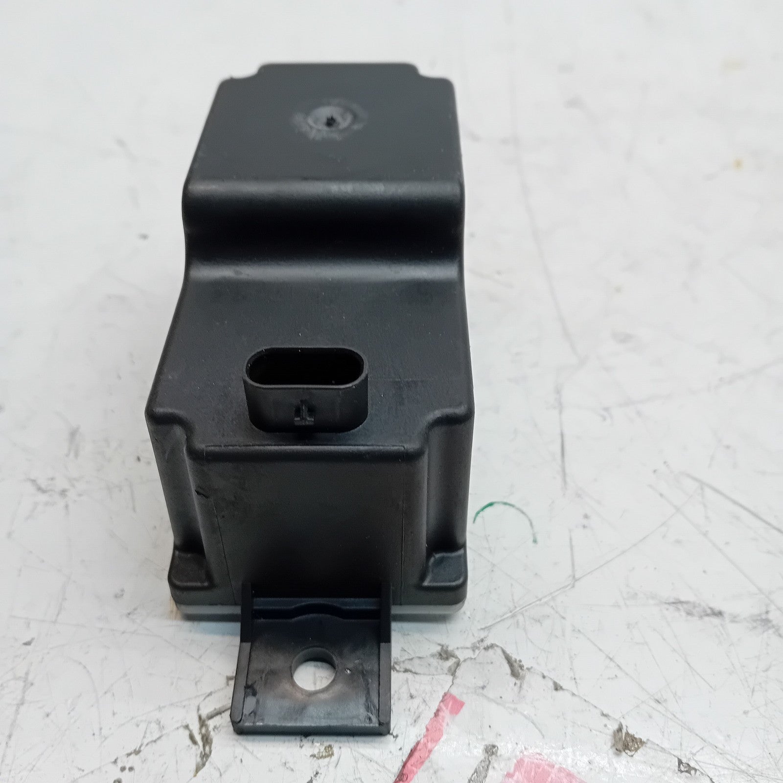 MERCEDES C-CLASS VOLTAGE CONVERTER AUXILIARY BATTERY W205 A2059053414 FM00831