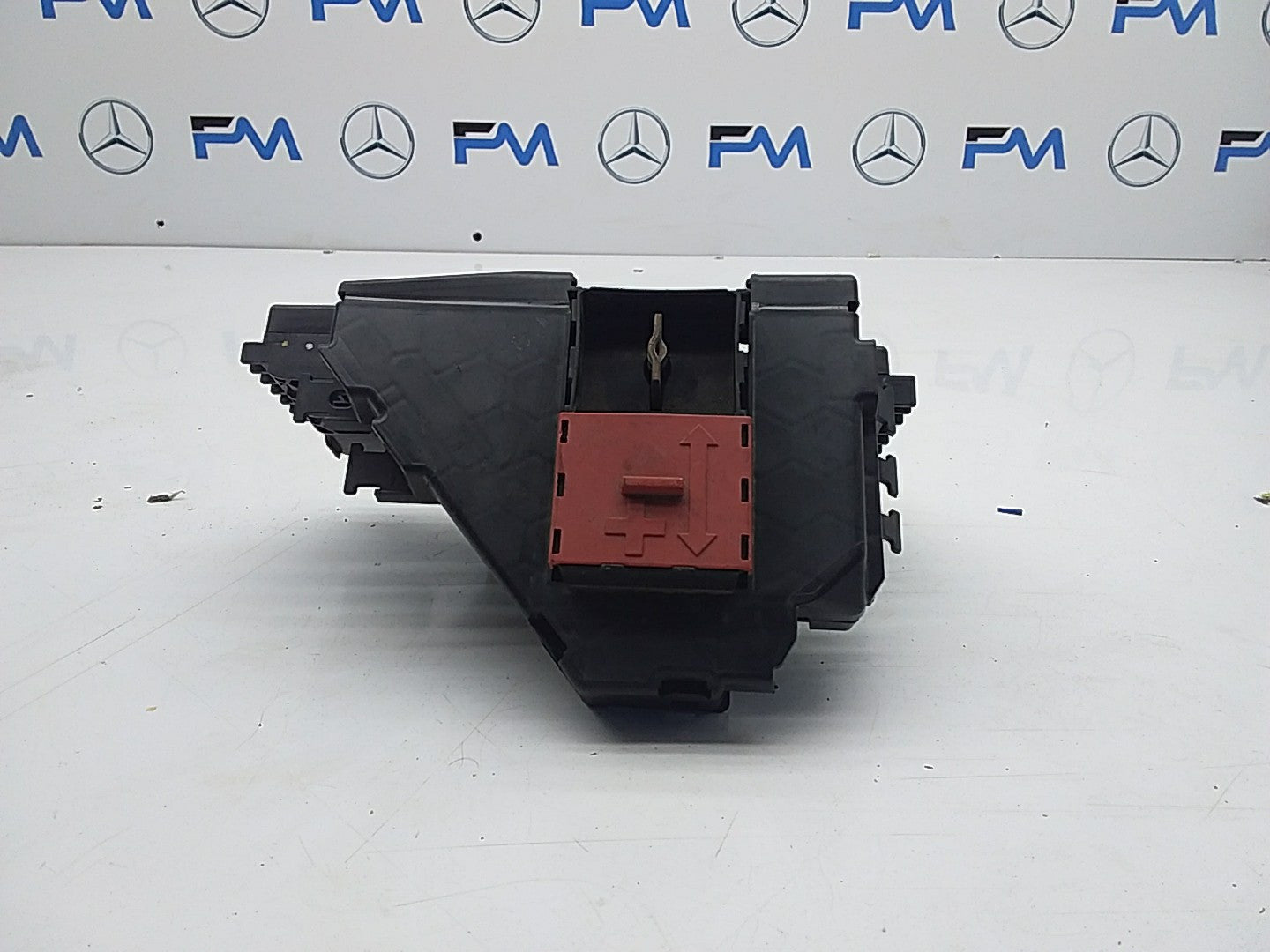 MERCEDES C CLASS C220 W205 MK4 2014 DIESEL BATTERY FUSE BOX A2055402250 FMF01