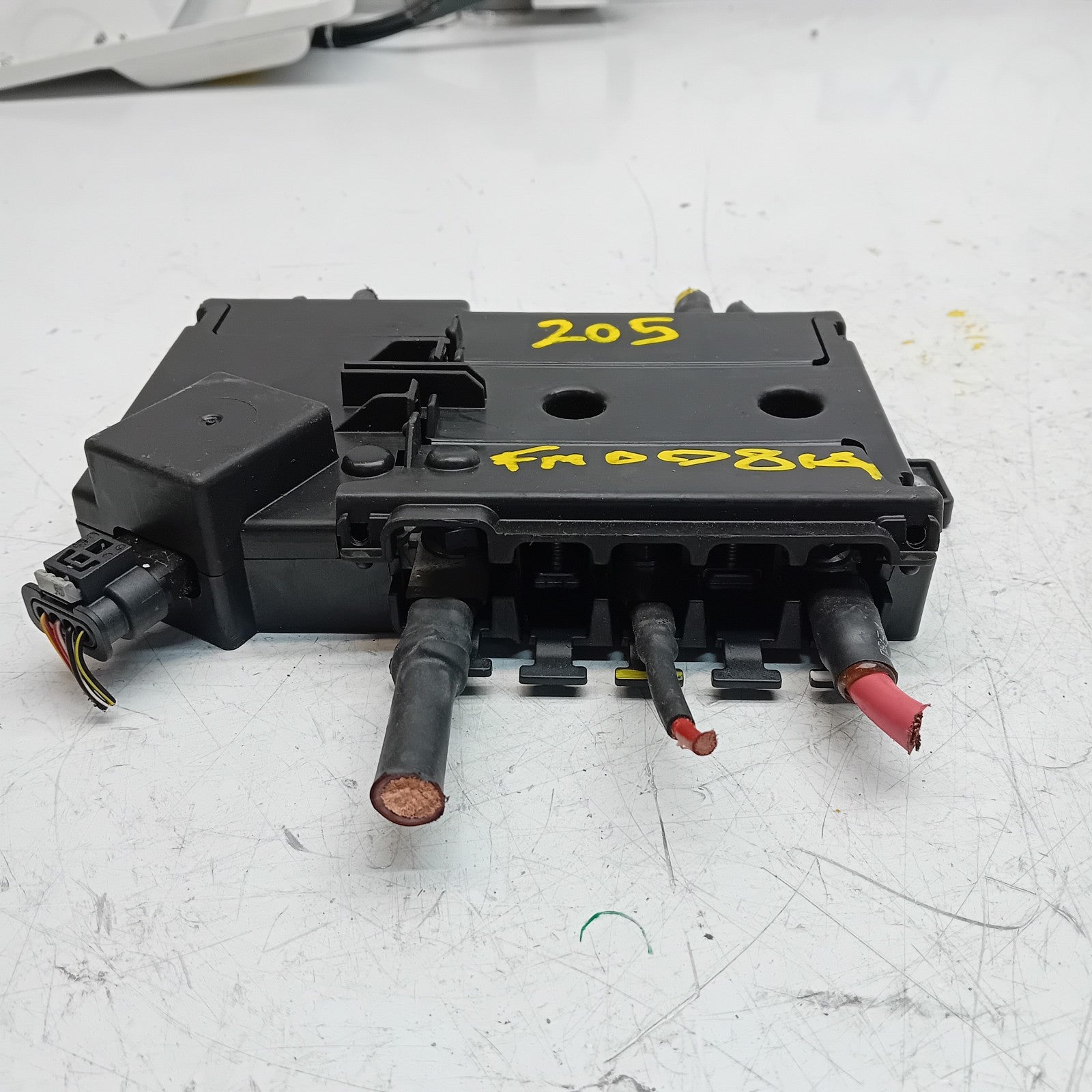 Mercedes C-Class W205 Front Inboard Fuxebox Module Unit A2055402850 FM00814