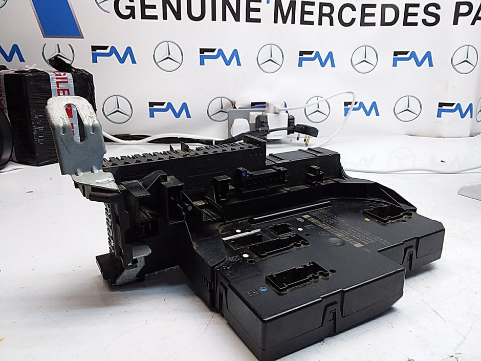 MERCEDES BENZ E-CLASS W212 FUSE BOX RELAY A2129003822 FMF108