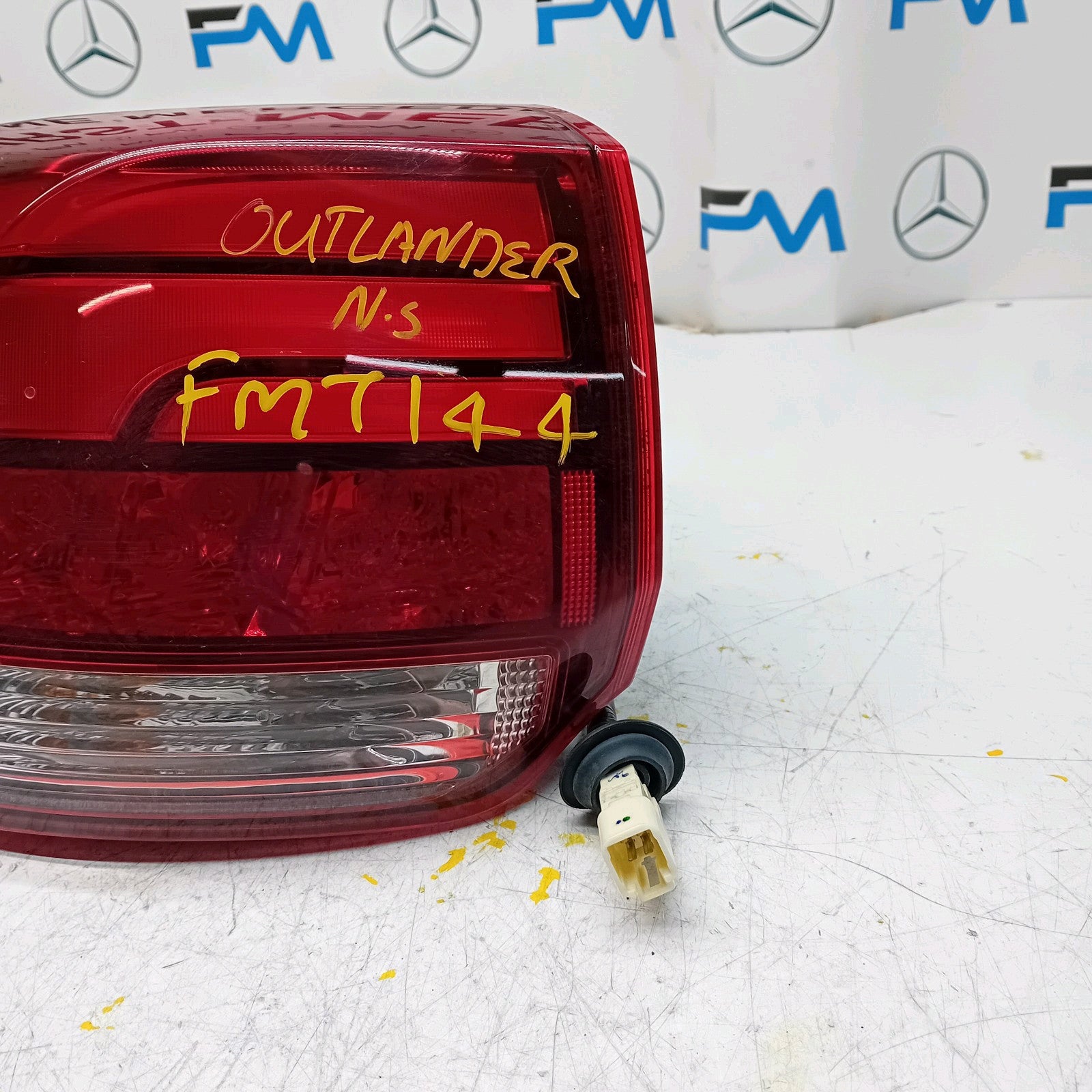 MITSUBISHI OUTLANDER MK3 2015-19 PASSENGER SIDE NS OUTER REAR TAIL LIGHT FMT144