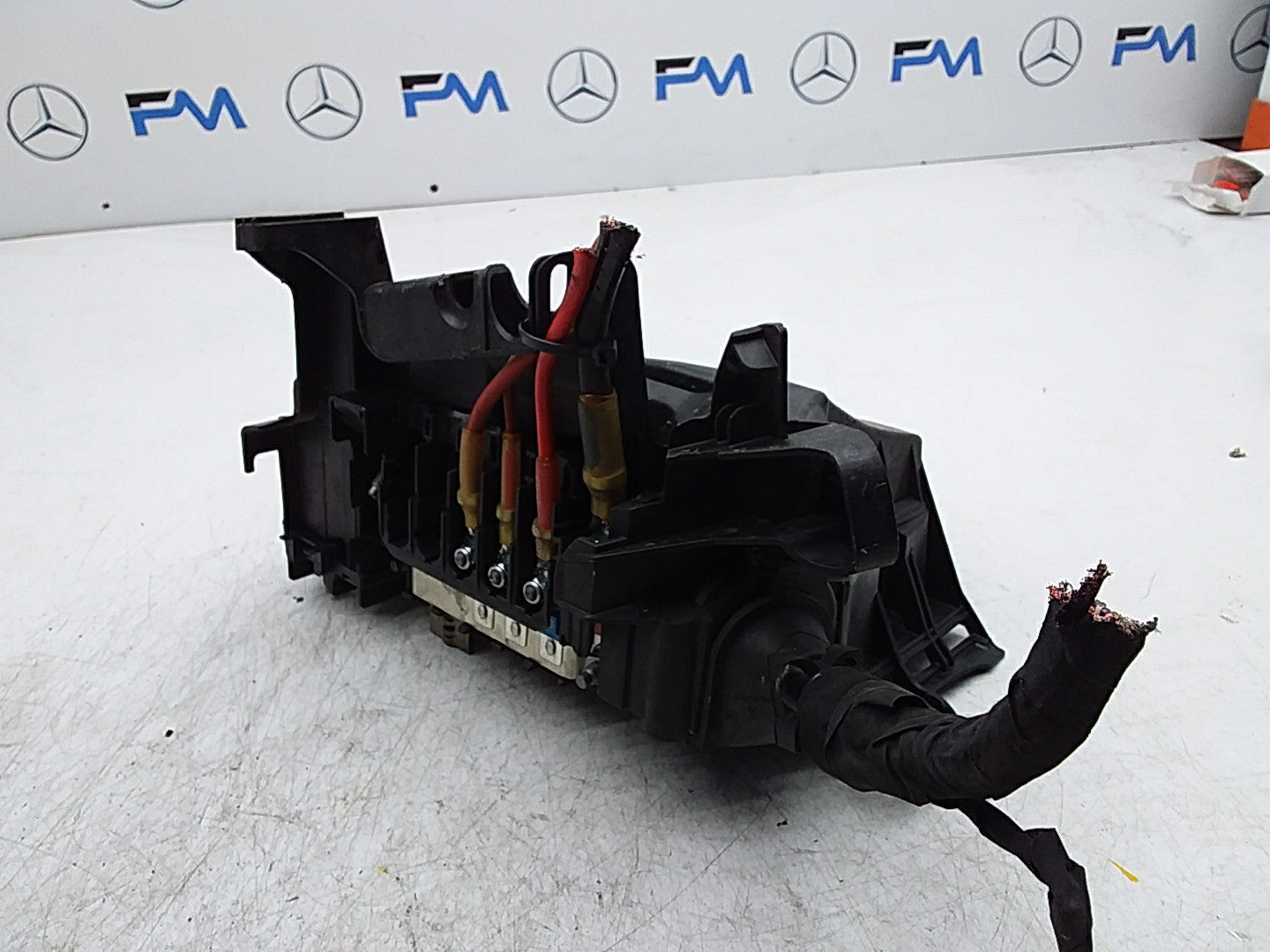 Mercedes B-CLASS  W246 Fuse Relay Junction Box  FMF147 A2469980601
