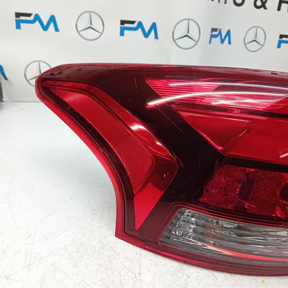 MITSUBISHI OUTLANDER MK3 2015-19 PASSENGER SIDE NS OUTER REAR TAIL LIGHT FMT141