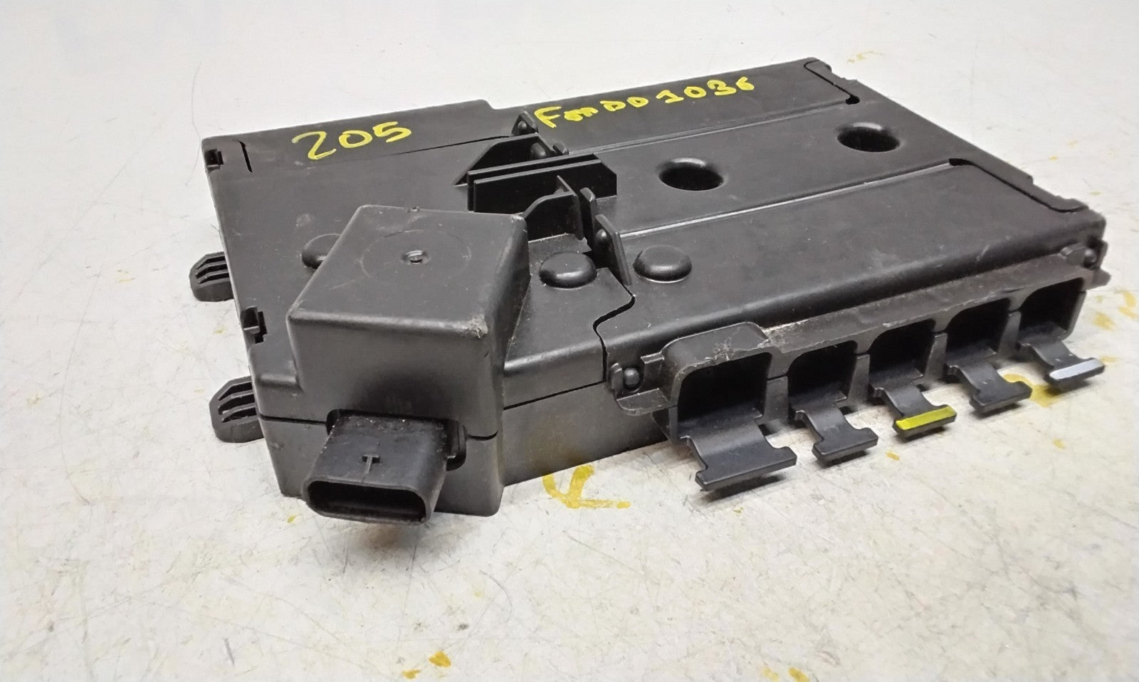 MERCEDES C-CLASS W205 2014 On FUSE RELAY DISTRIBUTION BOX A2055402850 FM001036