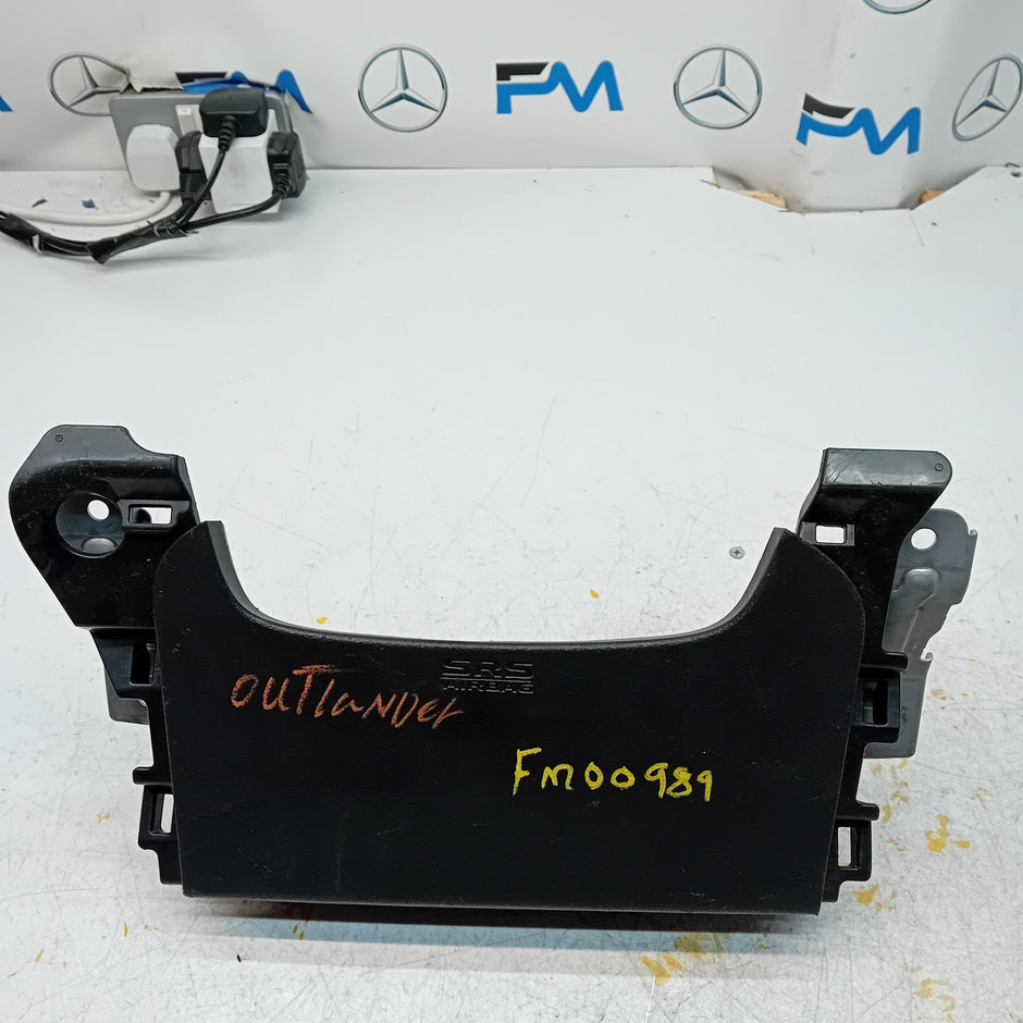 MITSUBISHI OUTLANDER MK3 KNEE AIR SRS BAG RIGHT DRIVER SIDE 7030A-31754 FM00989