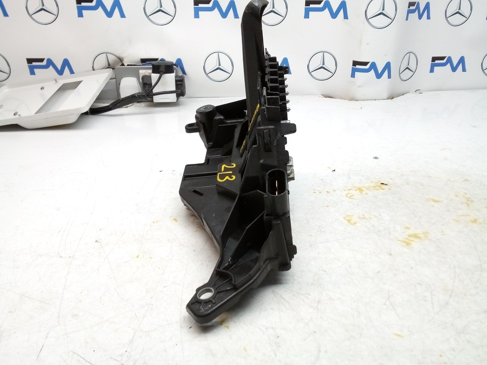 Mercedes E-CLASS W213 Fuse Relay Junction Box A2135400750 FM00789