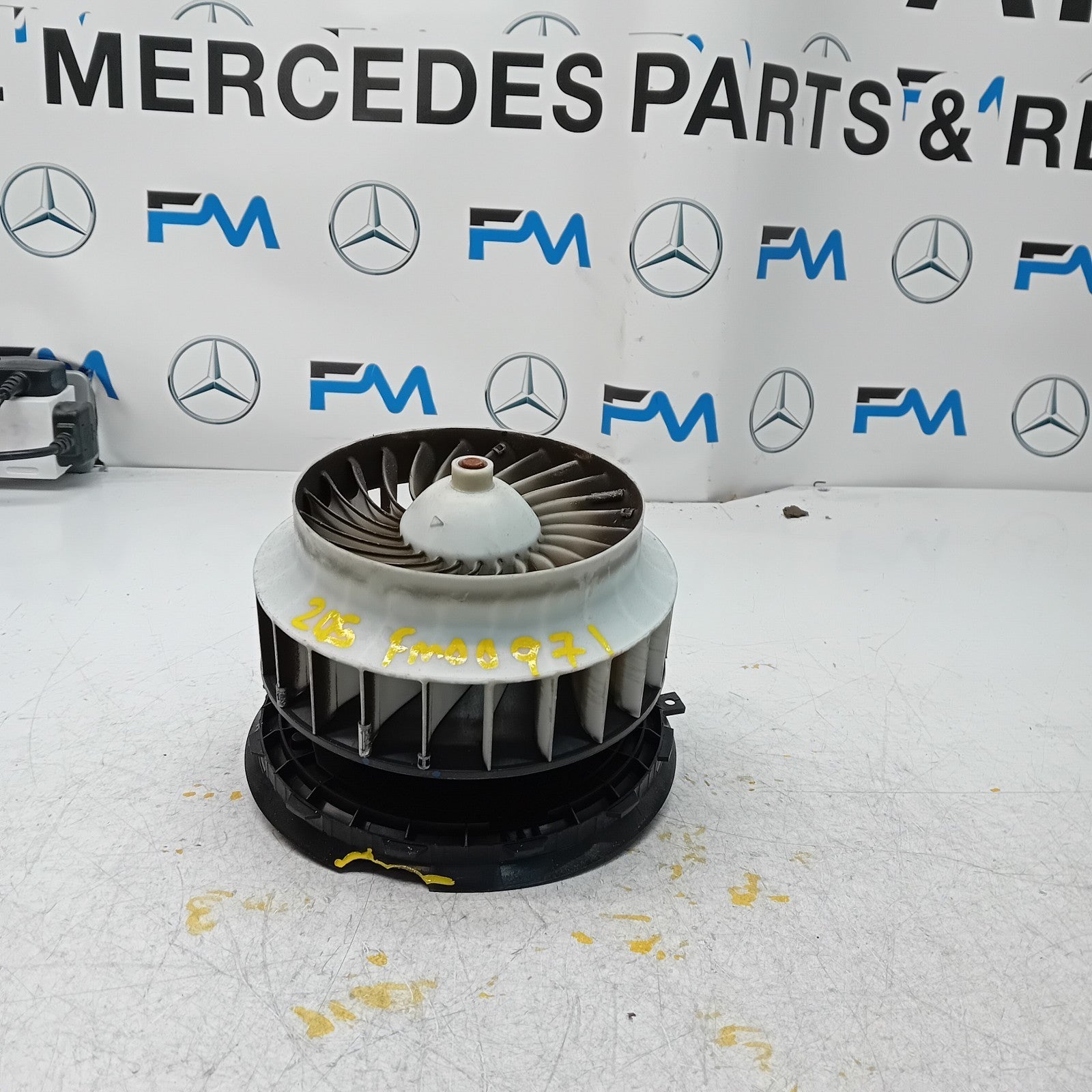 MERCEDES BENZ W205 C-CLASS INTERIOR BLOWER HEATER FAN 0130309005 FM00971