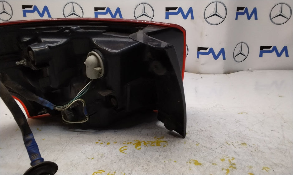 MITSUBISHI OUTLANDER DRIVER SIDE OS REAR TAIL LIGHT FMT209 HALF LED