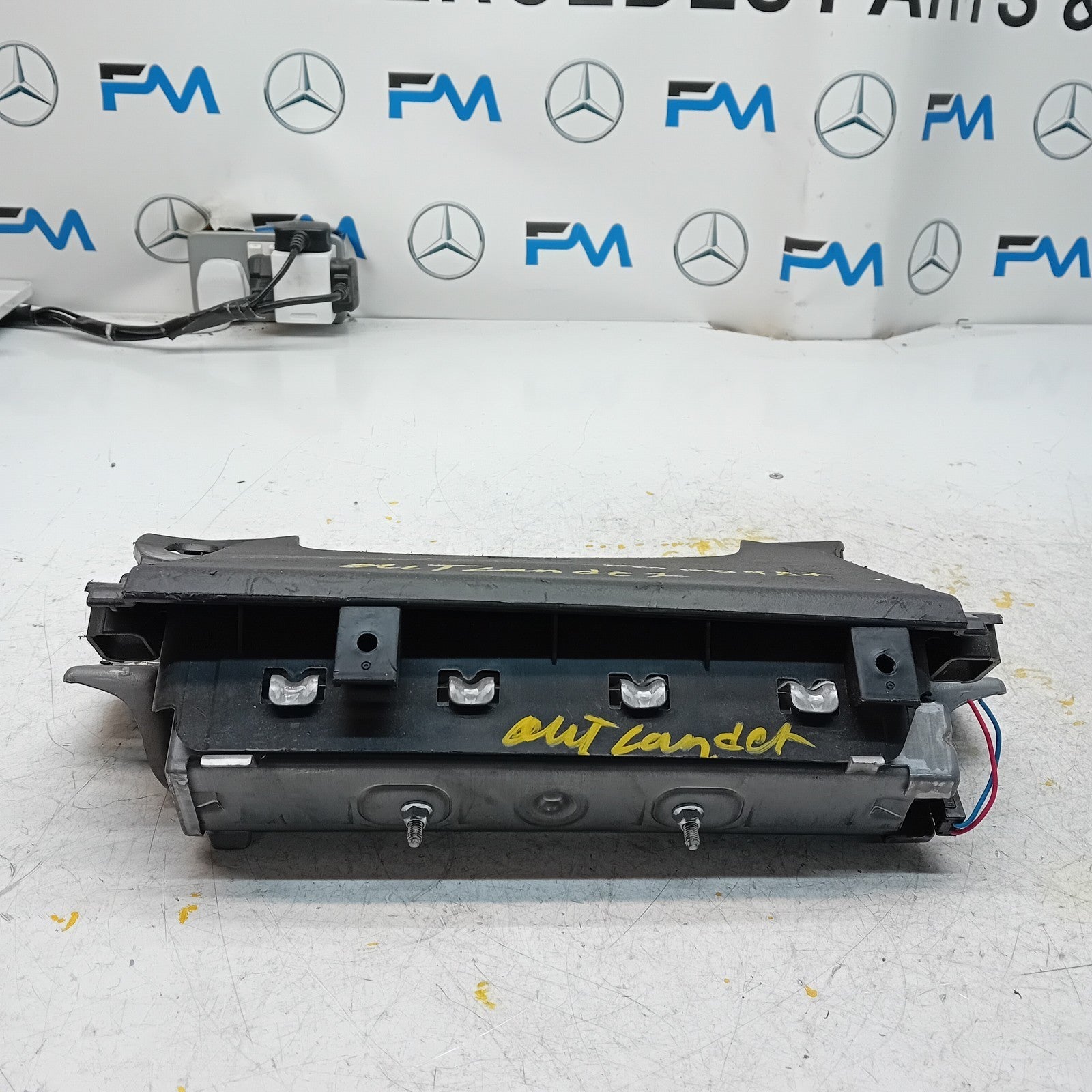 MITSUBISHI OUTLANDER MK3 KNEE AIR SRS BAG RIGHT DRIVER SIDE 7030A-31754 FM00987