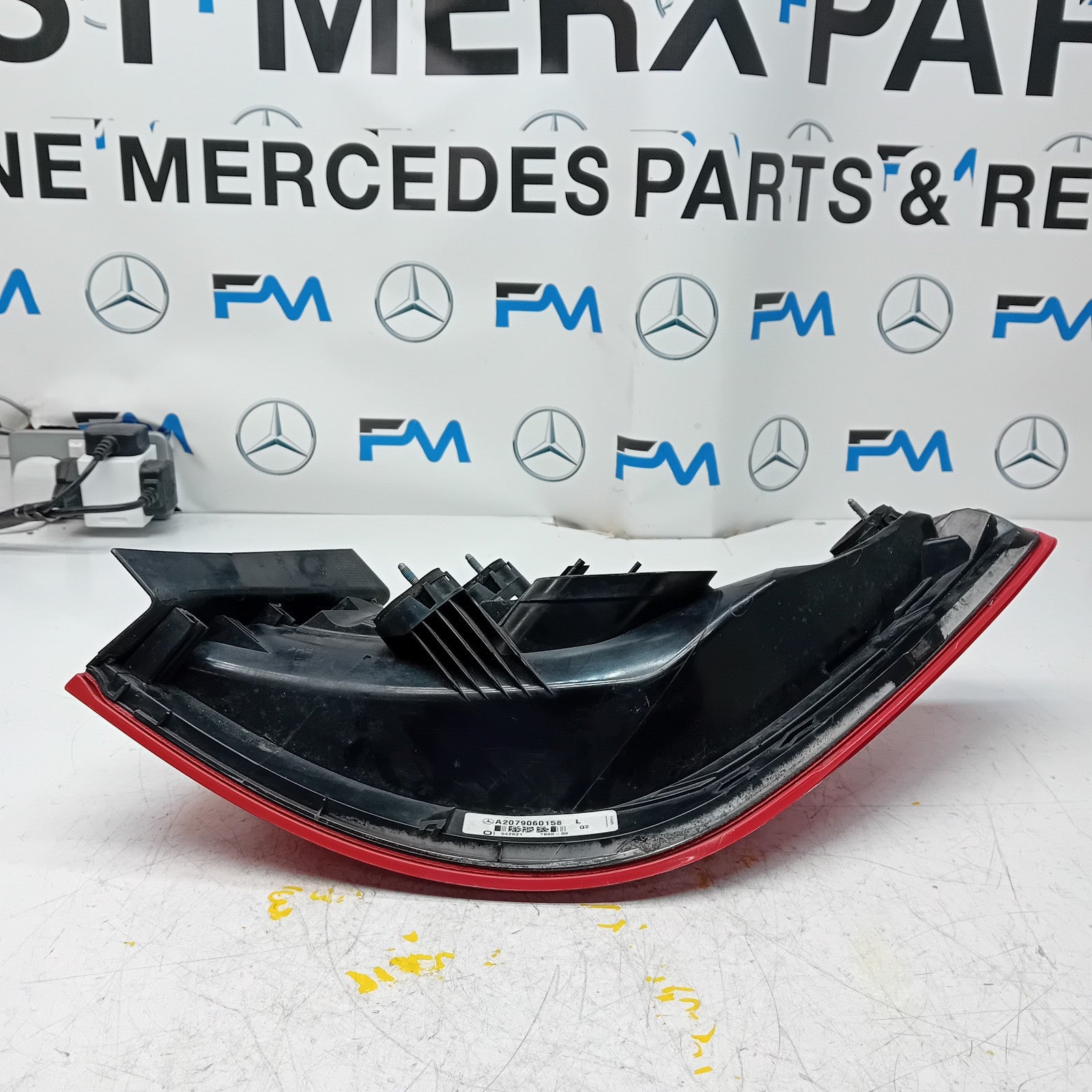 MERCEDES E-CLASS W207 COUPE PASSENGER SIDE NS REAR TAIL LIGHT A2079060158 FMT171