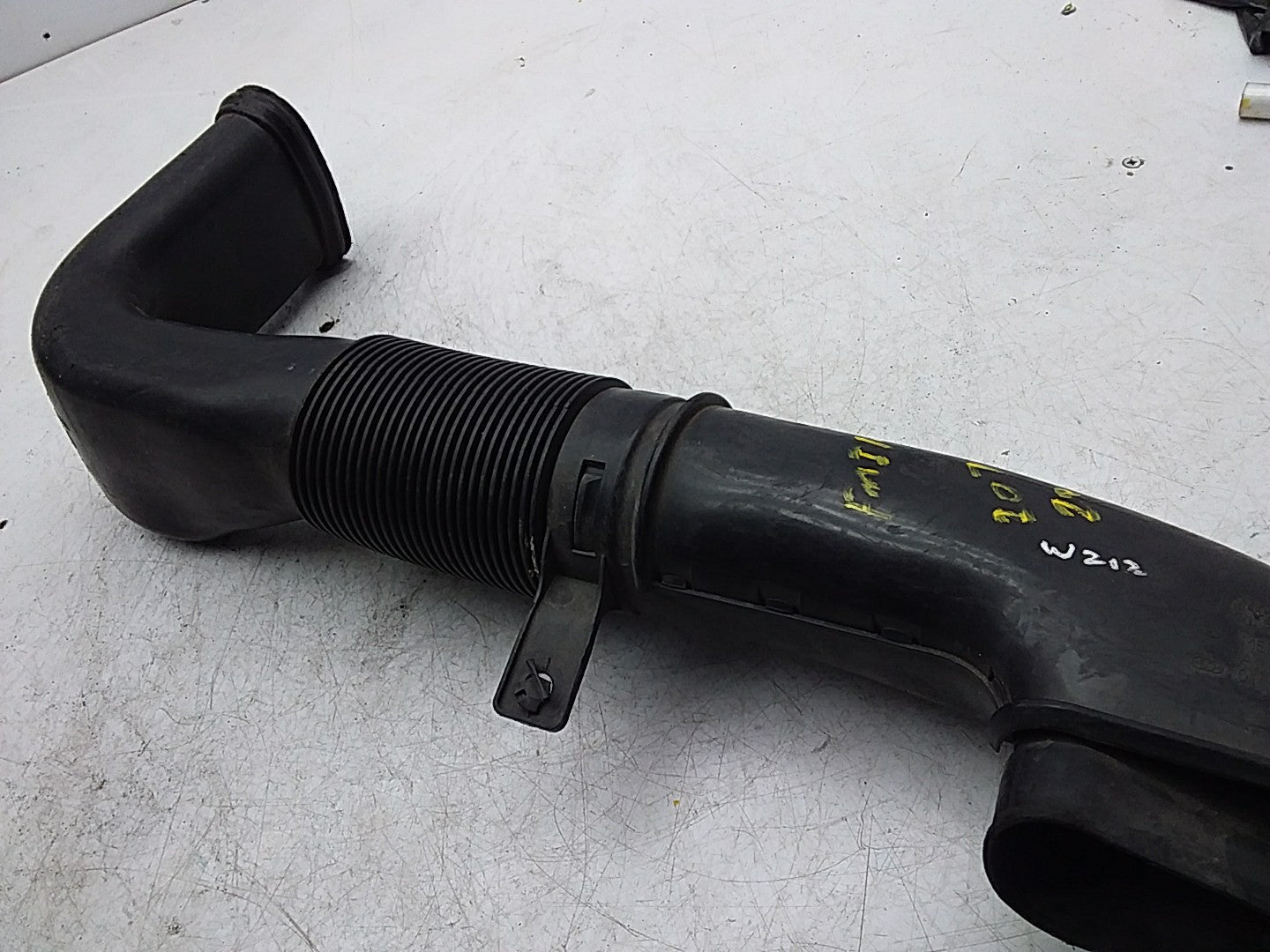 MERCEDES BENZ E-CLASS W212 AIR INTAKE TUBE A6510903437 FMI10