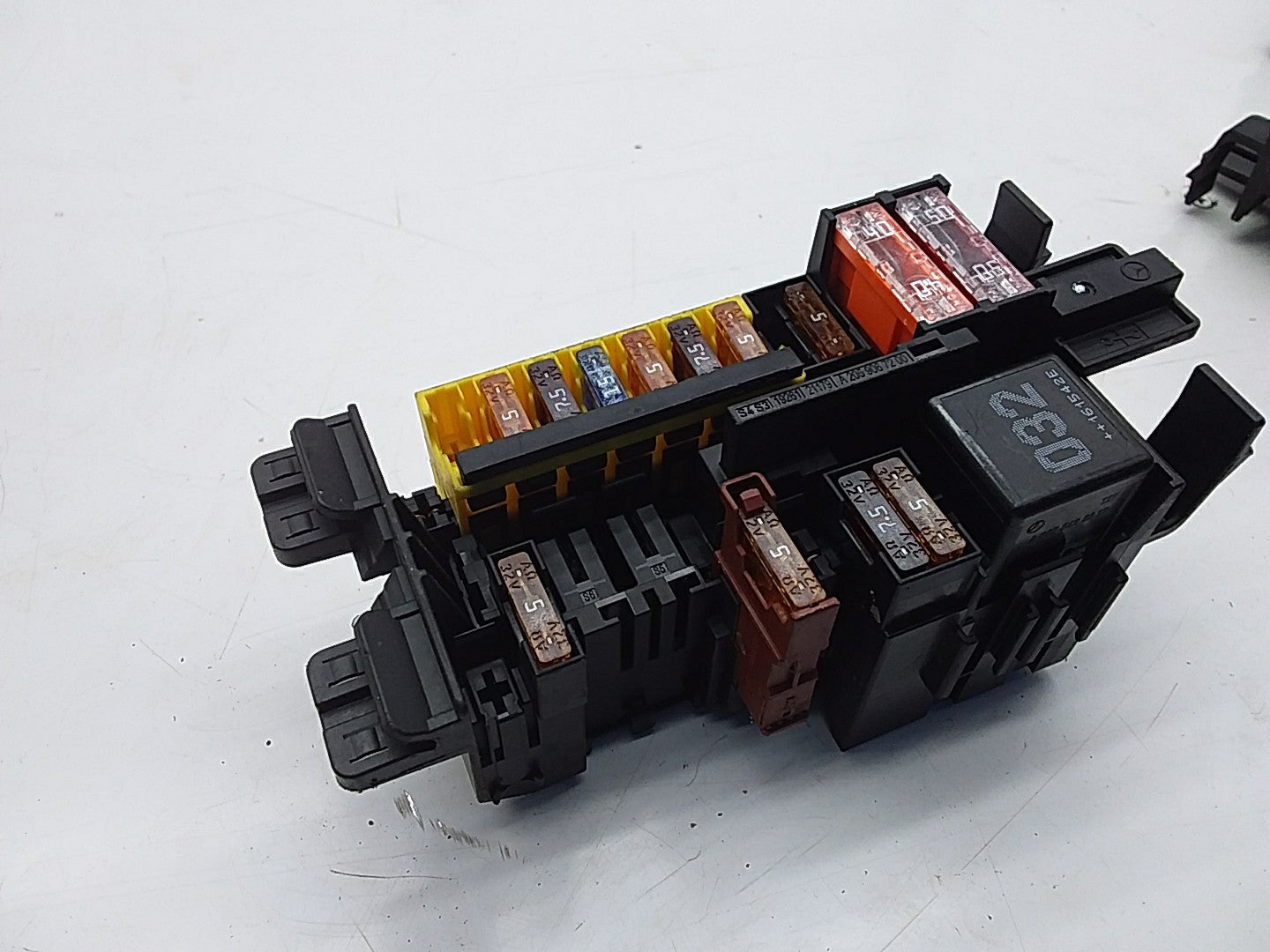 MERCEDES C CLASS FUSE RELAY BOX A2059067200 W205 2014 - 2021 FMF23