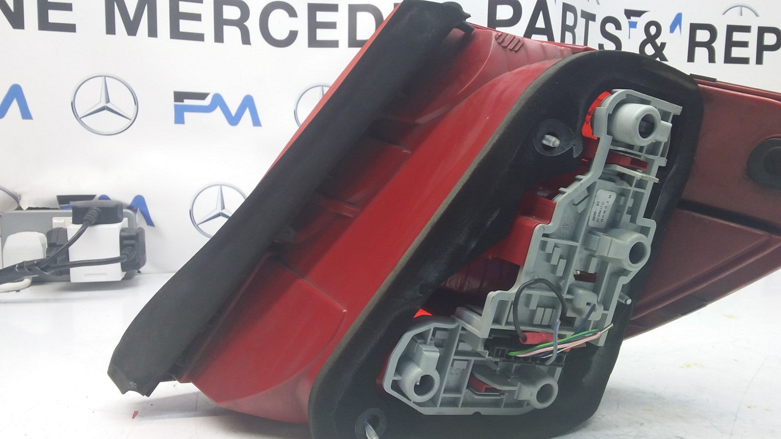 MERCEDES C-CLASS W204 PASSENGER SIDE NS REAR TAIL LIGHT A2048203564 2011 FMT108