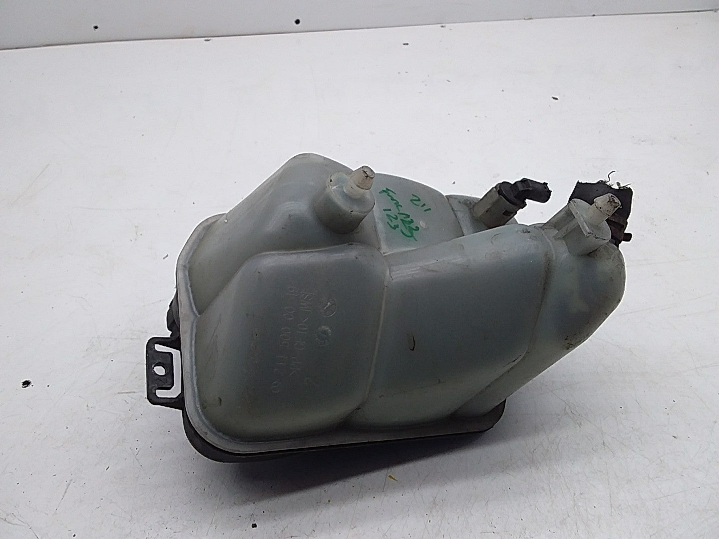 MERCEDES BENZ E-CLASS W211 COOLANT EXPANSION TANK 2003-2009 A2115000049 FMC123