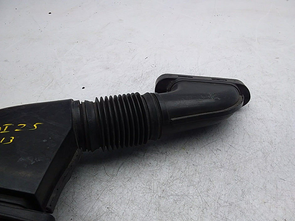 MERCEDES BENZ E-CLASS W213 AIR INTAKE TUBE A640940097 FMI25