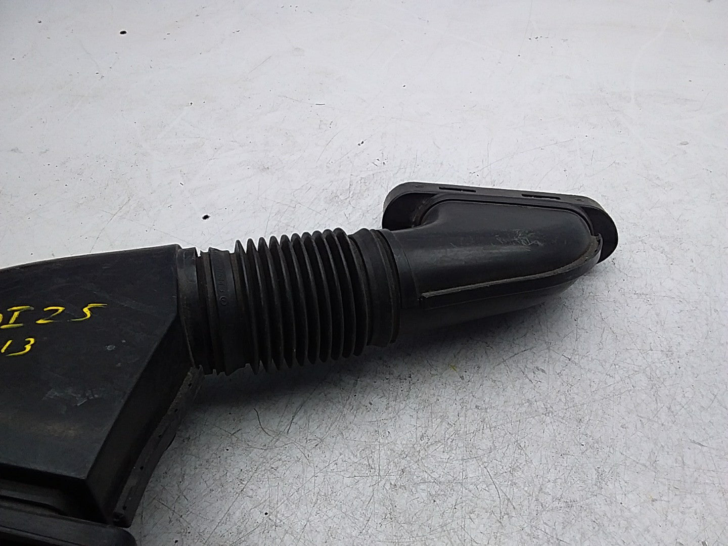 MERCEDES BENZ E-CLASS W213 AIR INTAKE TUBE A640940097 FMI25