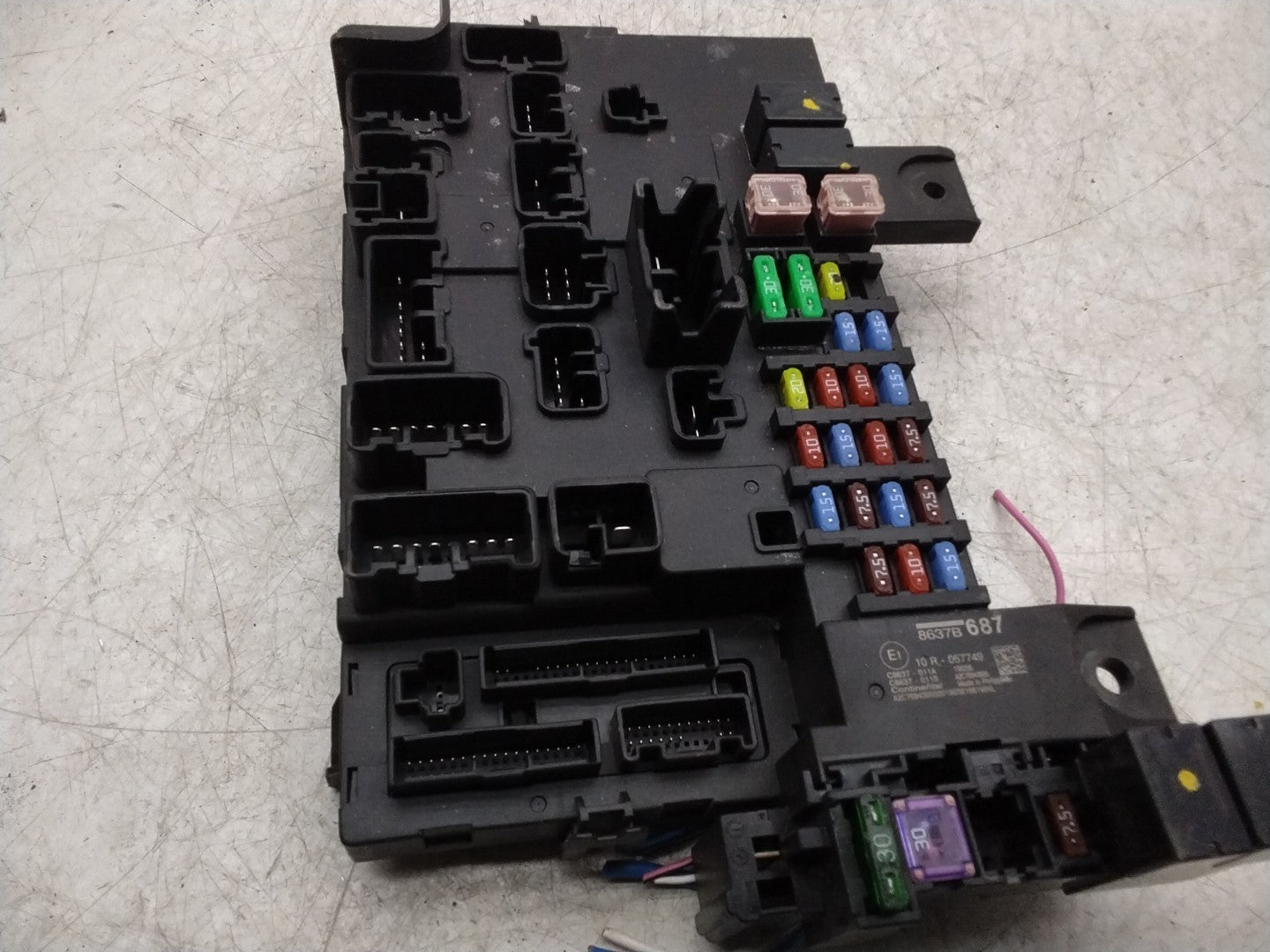MITSUBISHI OUTLANDER FUSE RELAY  BOX  8637B687  FMF162
