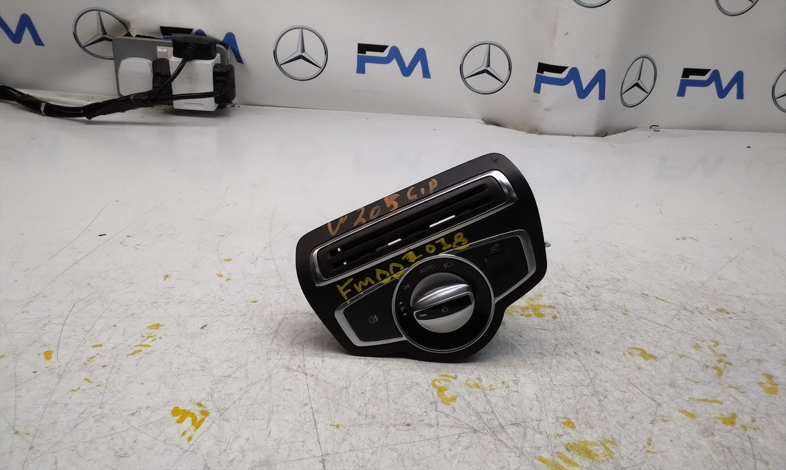 MERCEDES C-CLASS W205 HEADLIGHT CONTROL SWITCH 2014-2020 A2059057007 FM001018