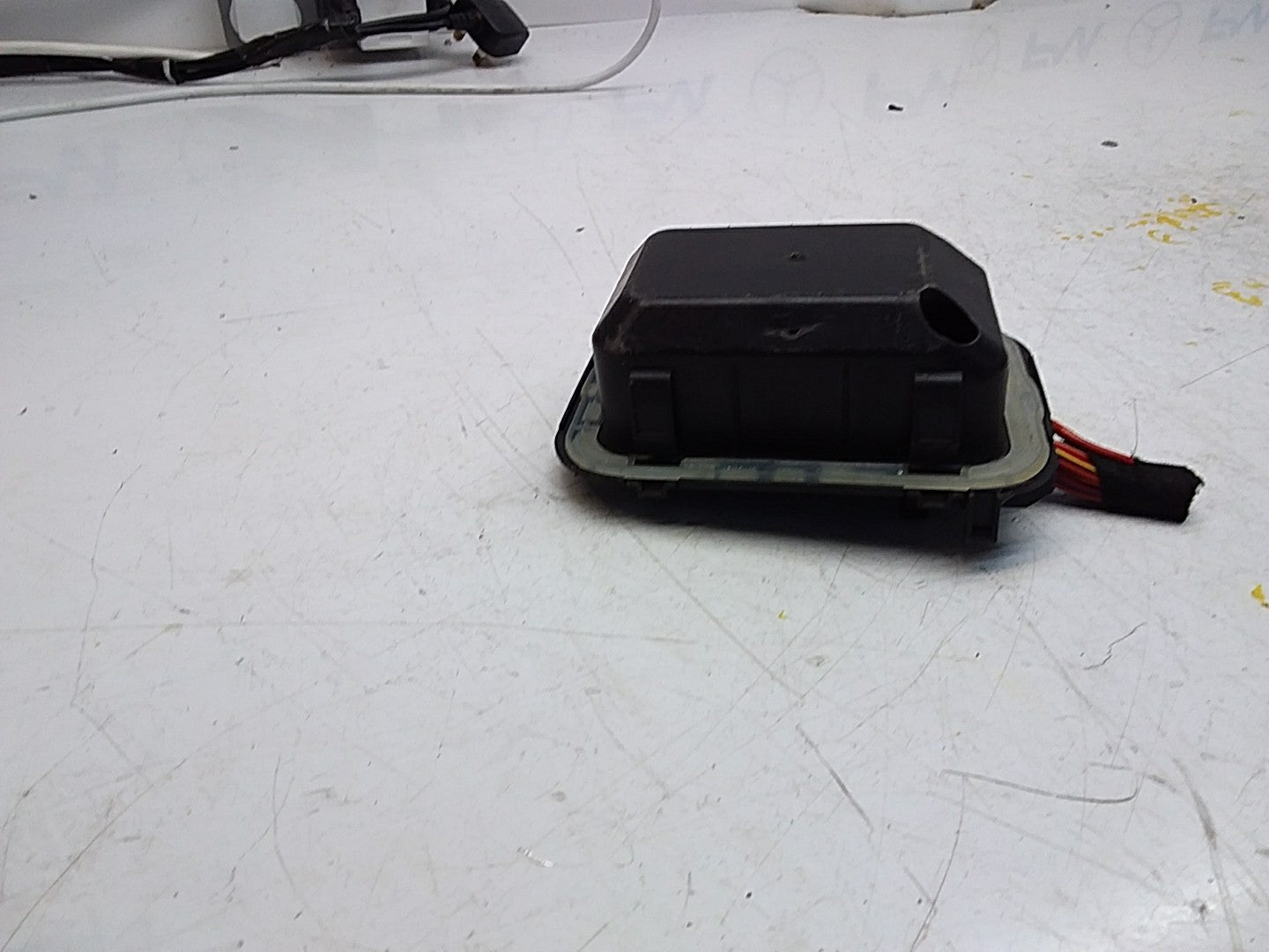 MERCEDES BENZ E-CLASS W213 2016 ONWARDS  FUSE RELAY BOX A2135403038 FMF116