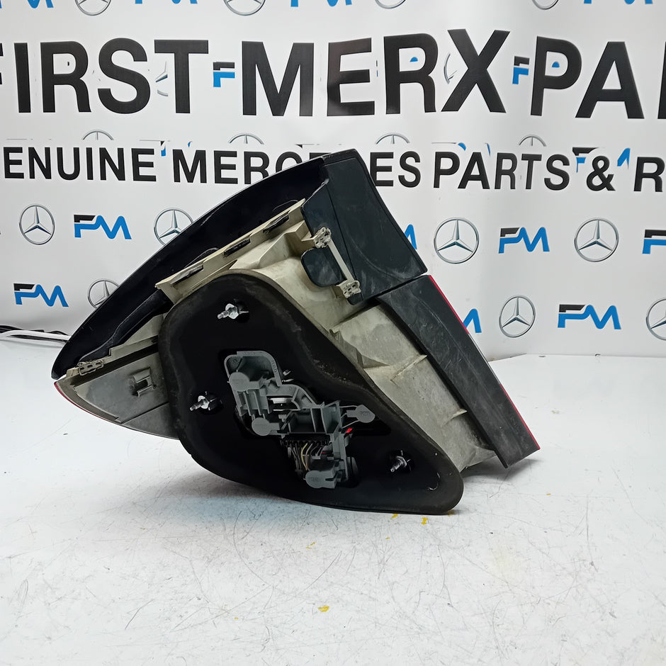 MERCEDES C-CLASS W203 2009 DRIVER OS REAR TAIL LIGHT A2038205264 FMT157