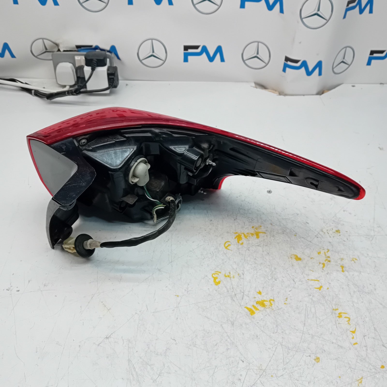 MITSUBISHI OUTLANDER PASSENGER SIDE NS REAR TAIL LIGHT FMT190 HALF LED