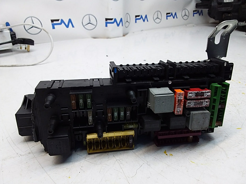 MERCEDES C-CLASS W204  FUSE  BOX RELAY A2049060105 FMF103