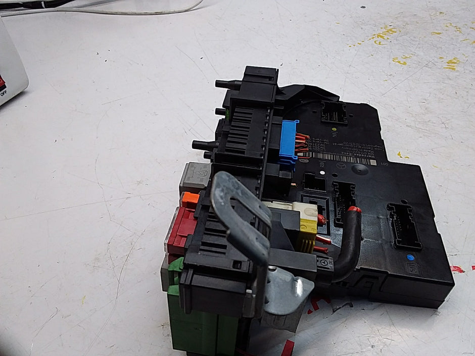 Mercedes C-CLASS W204 Fuse  Box RELAY A2049060205  FMF100