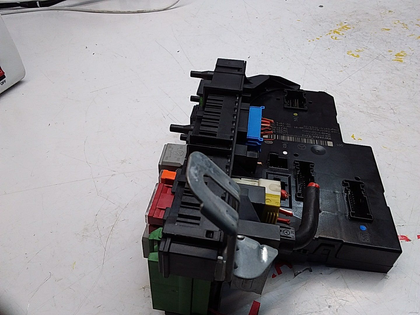Mercedes C-CLASS W204 Fuse  Box RELAY A2049060205  FMF100