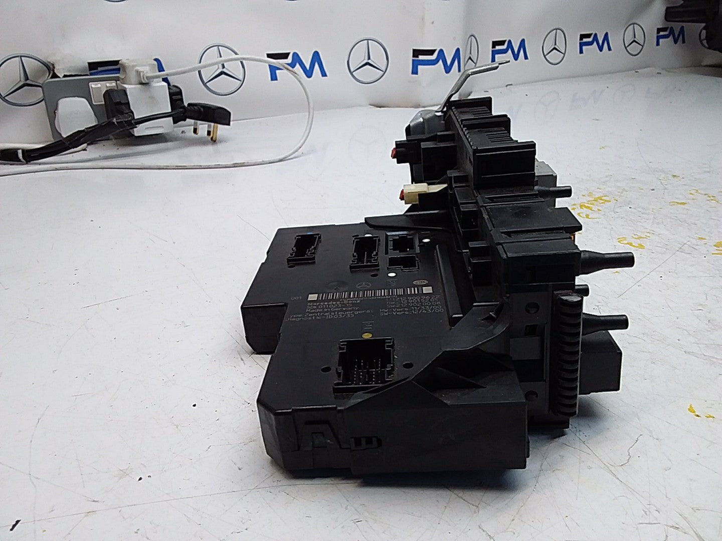 Mercedes E-CLASS W212 Fuse Box RELAY  A2129009622 FMF107
