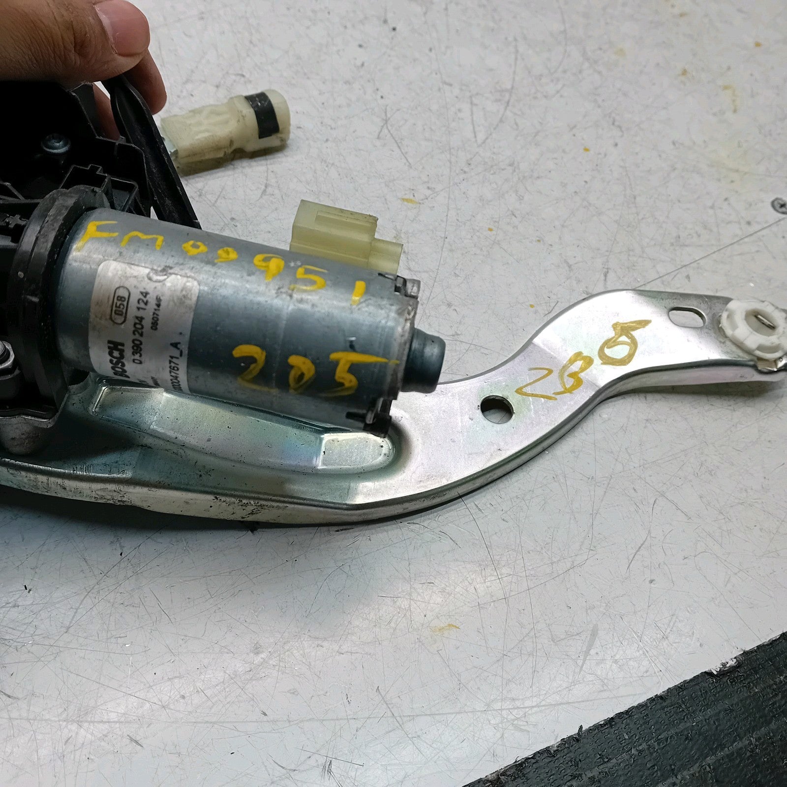 Mercedes Benz C-CLASS W205 TAILGATE POWER LIFT SOFT CLOSE 0390204 124 FM00951