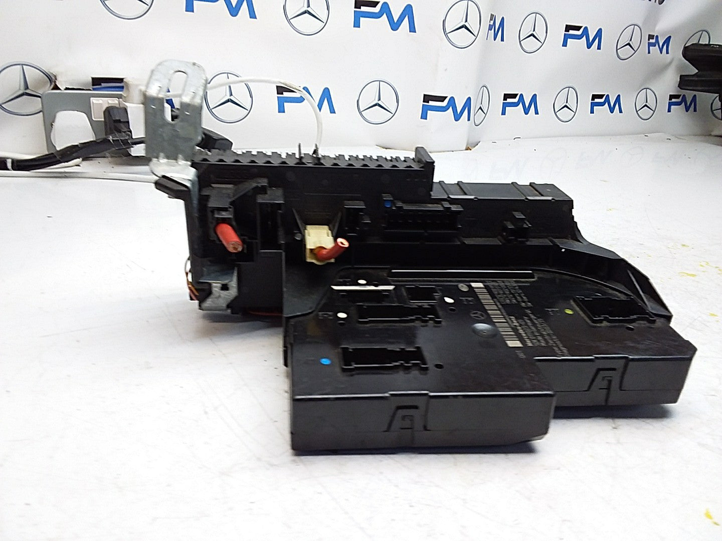 Mercedes E-CLASS W212 FUSE BOX RELAY  A2129009522 FMF111