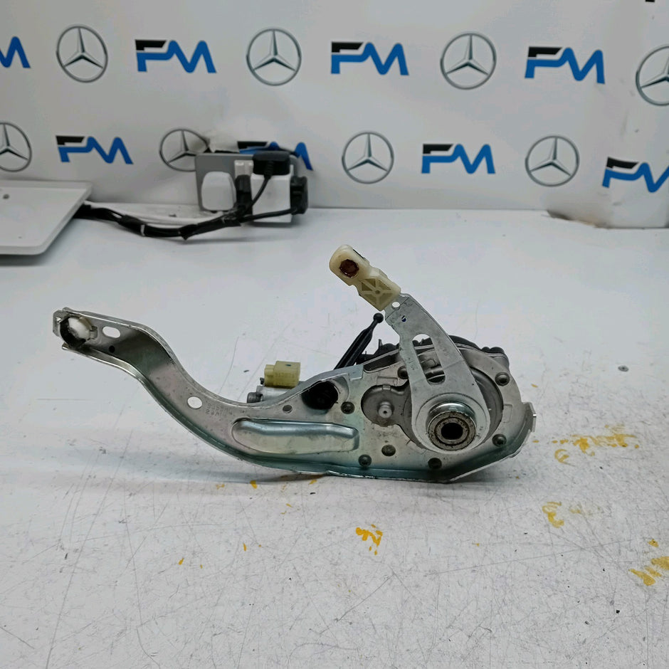 Mercedes Benz C-CLASS W205 TAILGATE POWER LIFT SOFT CLOSE 0390204 124 FM00951