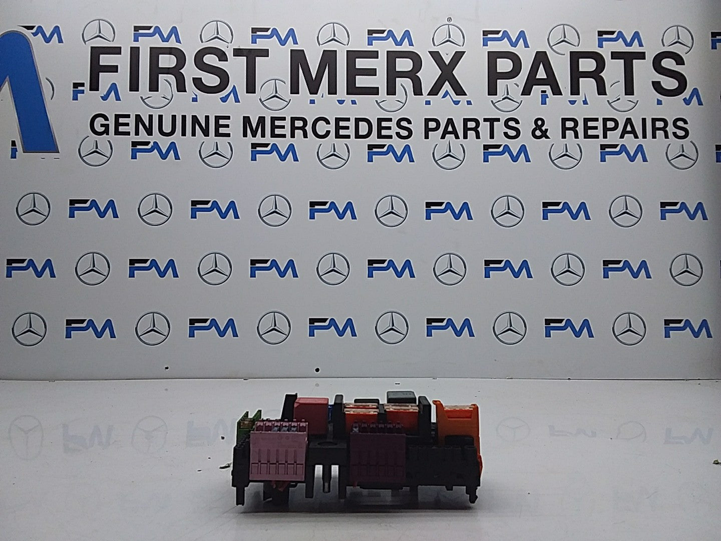 MERCEDES BENZ E-CLASS W213 FUSE BOX RELAY DISTRIBUTION BOX A2139068801 FMF63