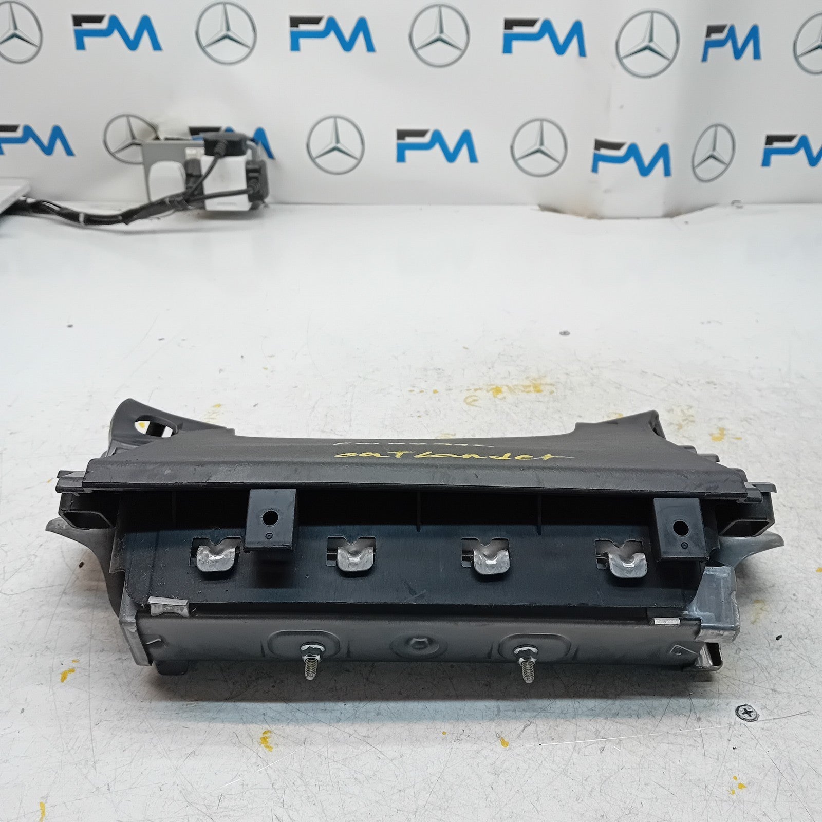 MITSUBISHI OUTLANDER MK3 KNEE AIR SRS BAG RIGHT DRIVER SIDE 7030A-31754 FM00992