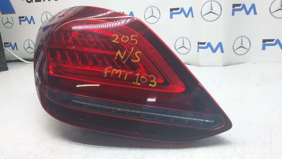 MERCEDES C-CLASS W205 PASSENGER SIDE NS REAR TAIL LIGHT 2014 FMT103