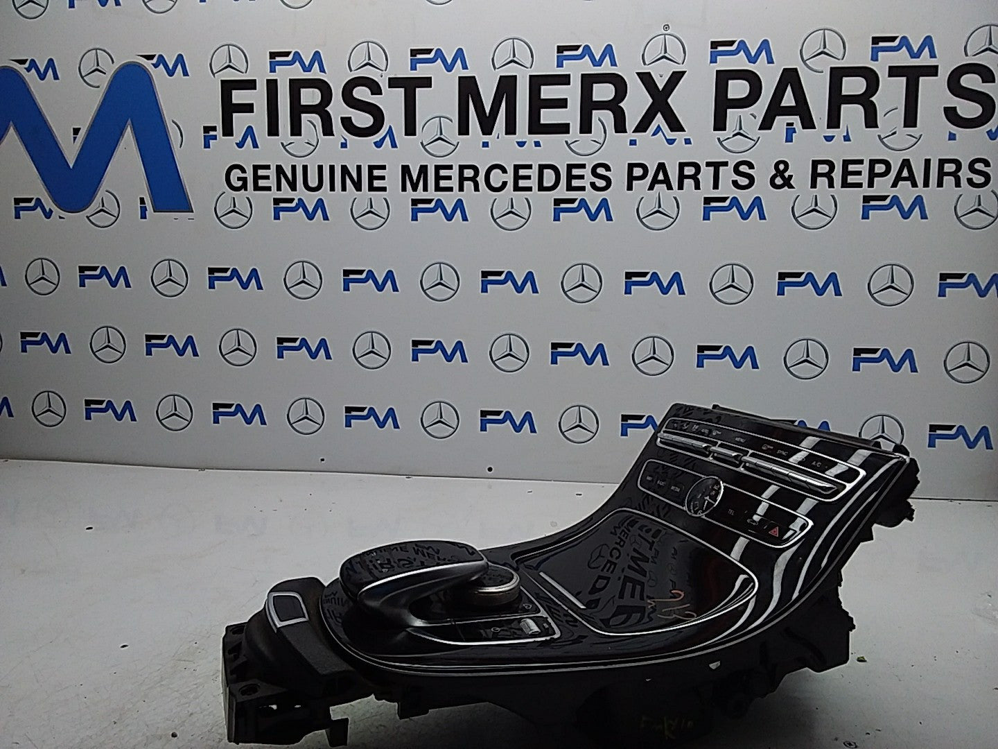 2016-2019 MERCEDES E CLASS W213 CENTRE  CONSOLE  A2138100815 FMK10