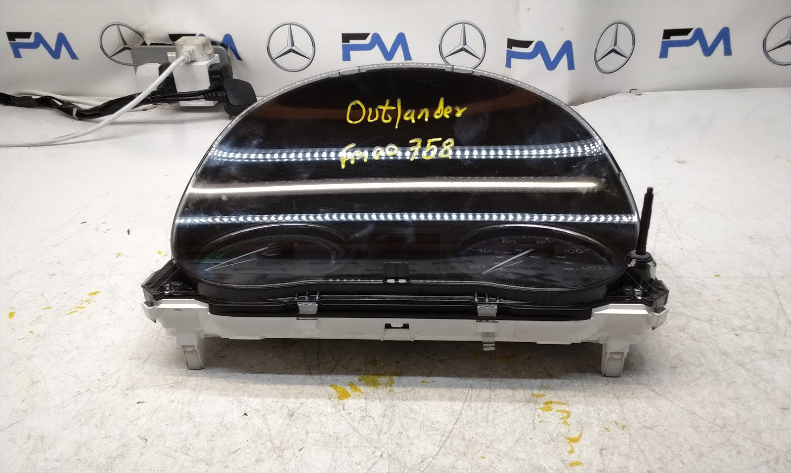 MITSUBISHI OUTLANDER 8100C544 SPEEDOMETER INSTRUMENT CLUSTER FM00758