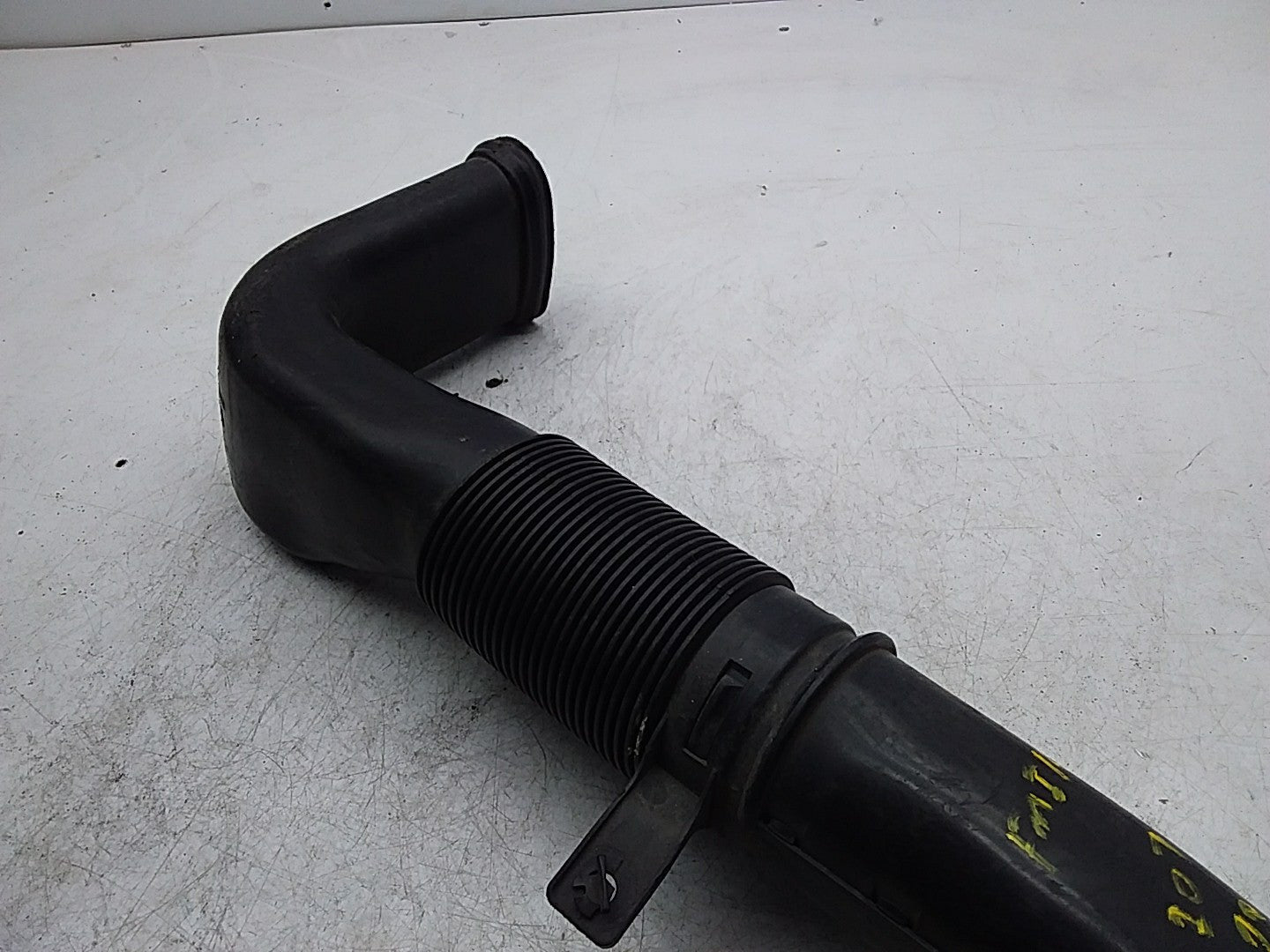 MERCEDES BENZ E-CLASS W212 AIR INTAKE TUBE A6510903437 FMI10